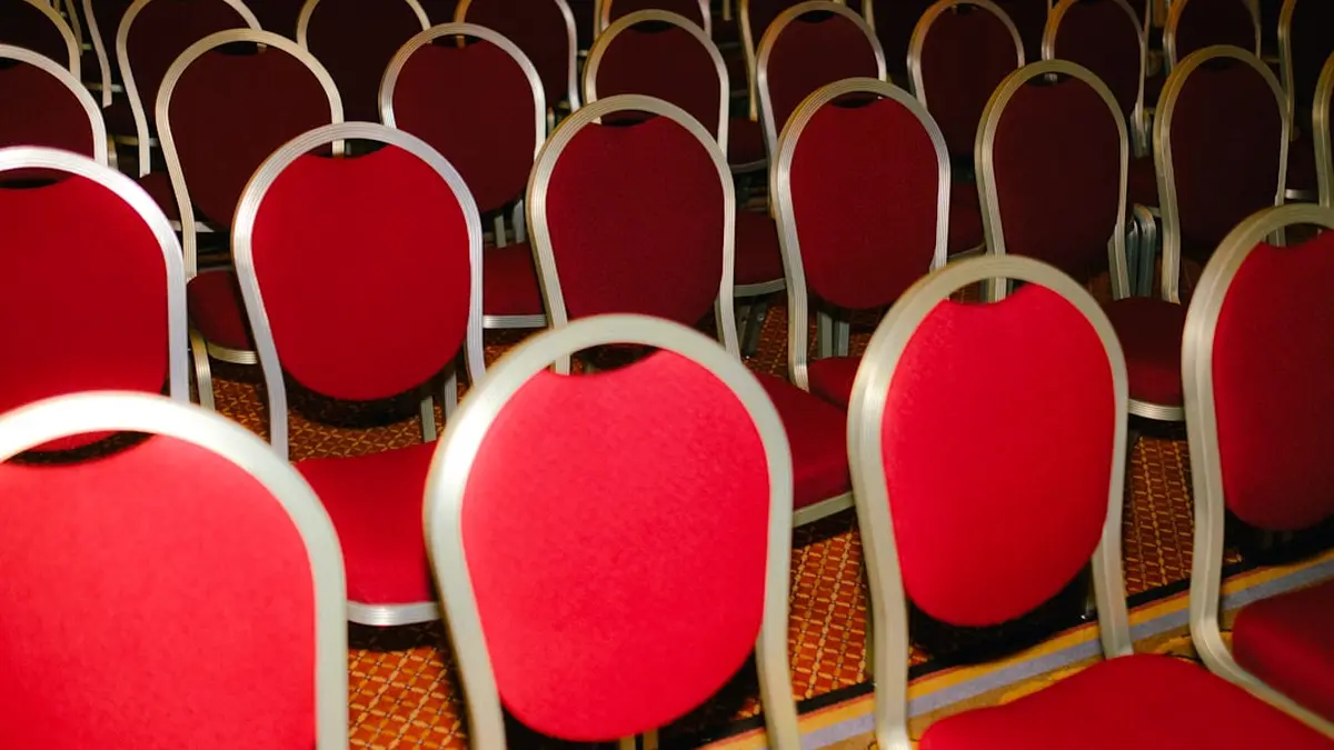 Networking Tips for Introverts at Industry Conferences