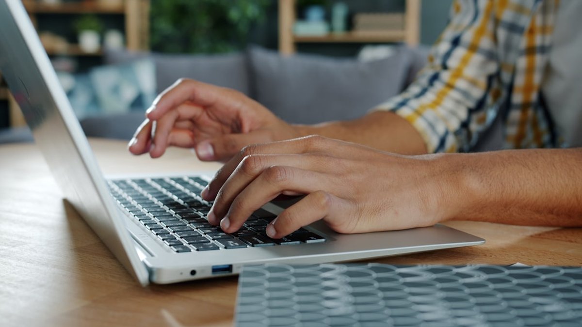 Online Networking Strategies for Introverts